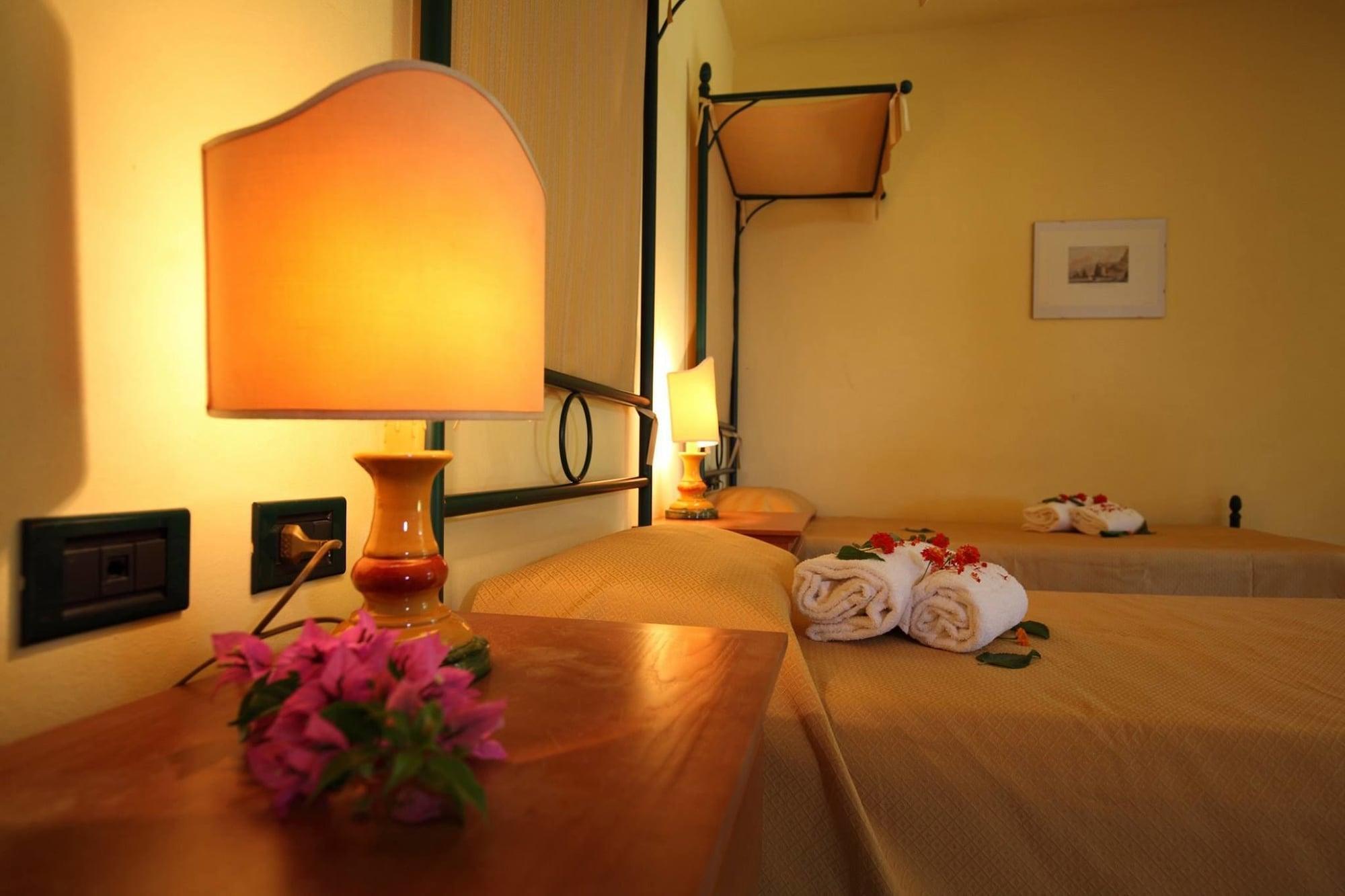 Marina Del Marchese Beach Resort Botricello Exteriör bild