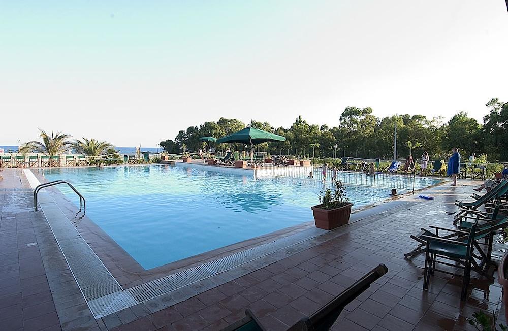 Marina Del Marchese Beach Resort Botricello Exteriör bild
