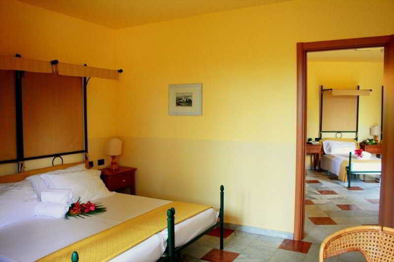 Marina Del Marchese Beach Resort Botricello Exteriör bild
