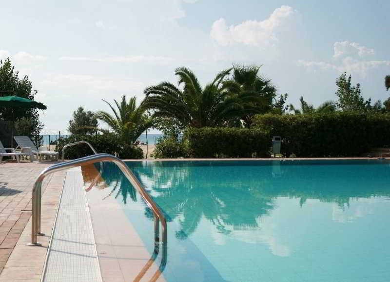 Marina Del Marchese Beach Resort Botricello Exteriör bild