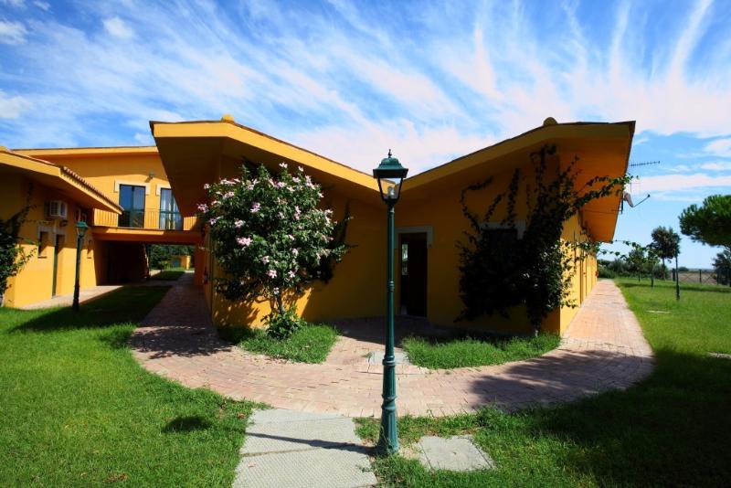 Marina Del Marchese Beach Resort Botricello Exteriör bild