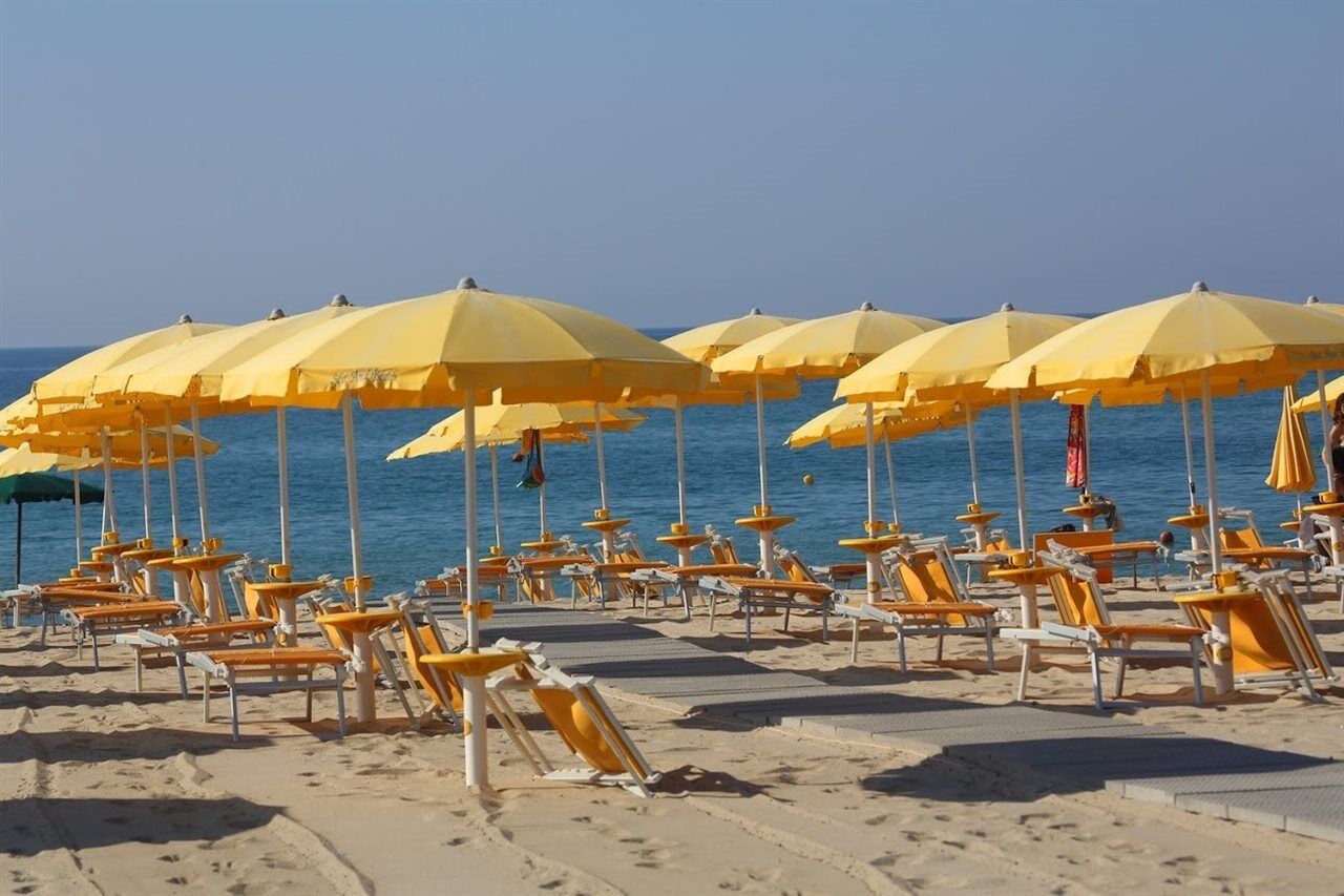 Marina Del Marchese Beach Resort Botricello Exteriör bild